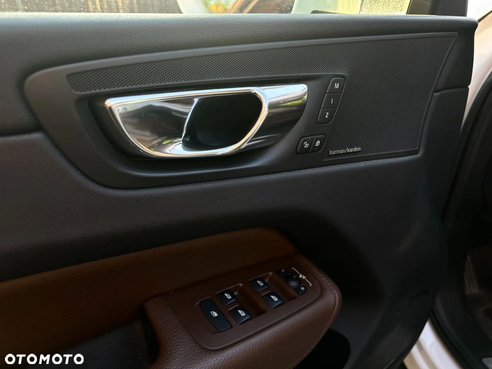 Volvo XC 60 T5 AWD Momentum - 6