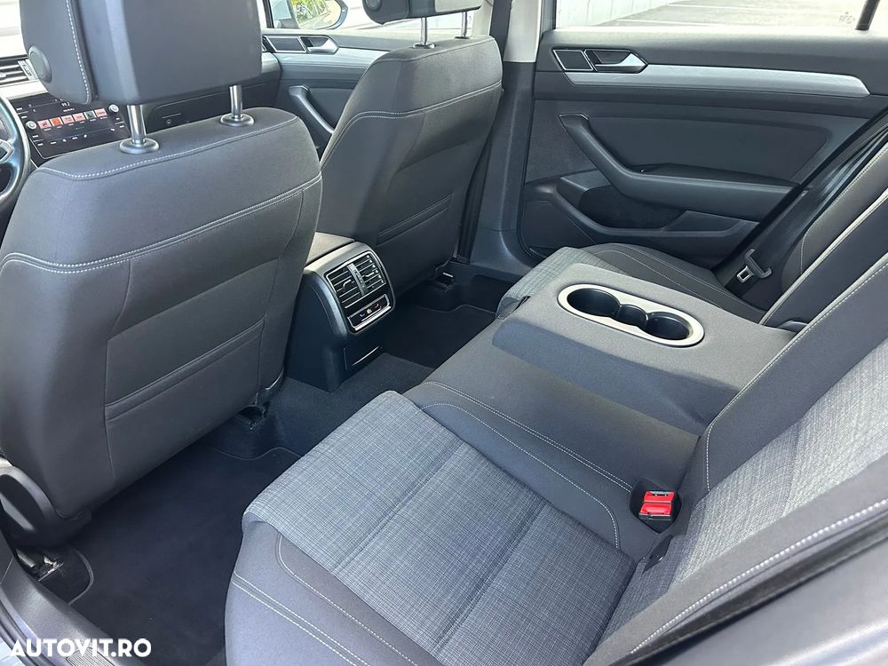 Volkswagen Passat Variant 2.0 TDI SCR DSG Business - 5