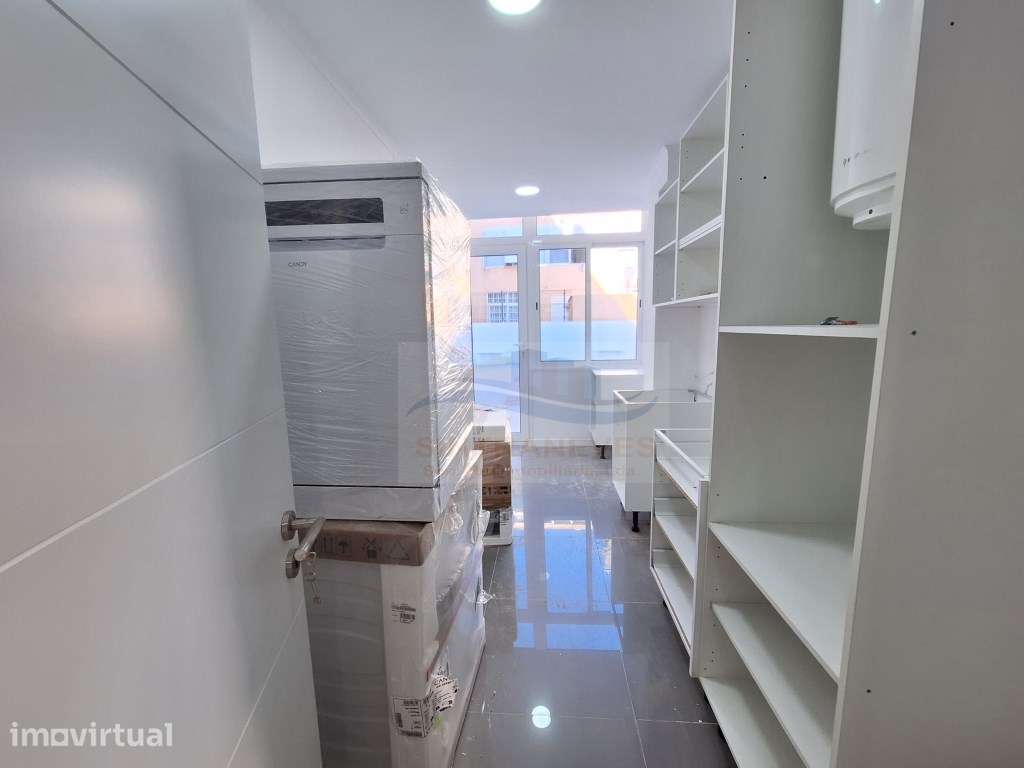 T3, 1º andar com terraço, uma suite, em remodelação total. - Grande imagem: 4/19