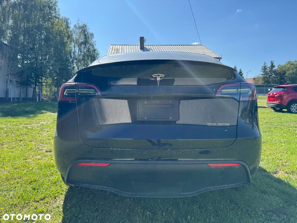 Tesla Model Y Performance Dual Motor AWD - 11