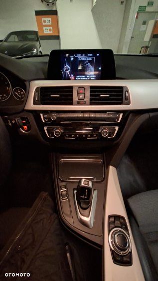 BMW Seria 3 320i xDrive - 3