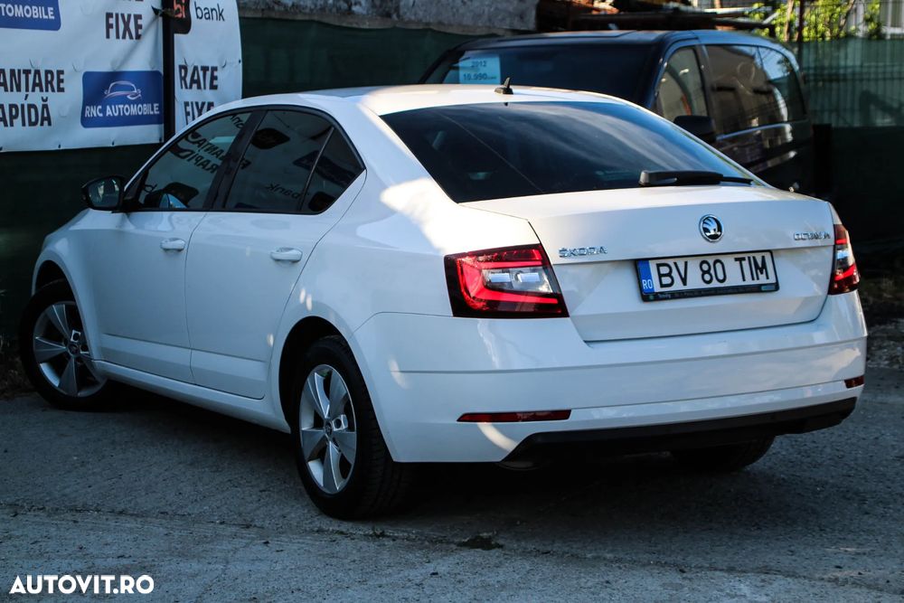 Skoda Octavia 2.0 TDI ELEGANCE DSG - 4