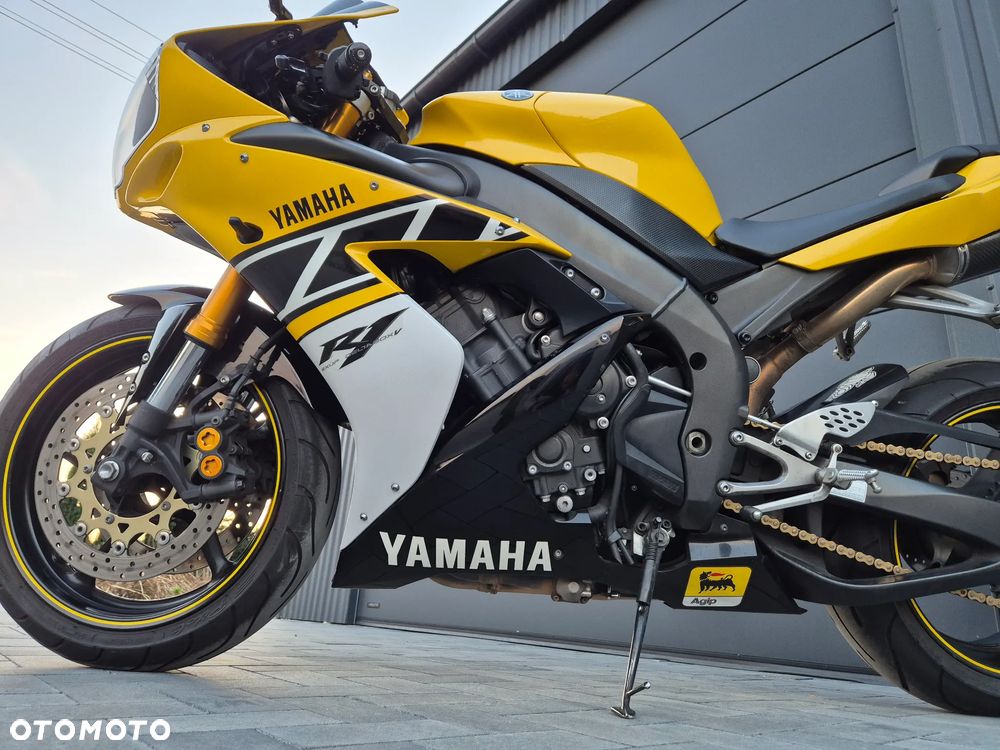 Yamaha R1 - 7