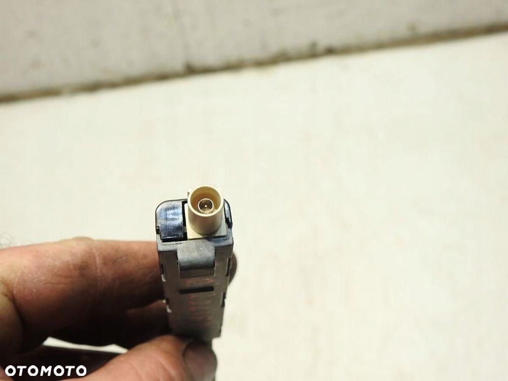 WZMACNIACZ ANTENY VW TOURAN 1T3 LIFT 1T0035577AC - 3