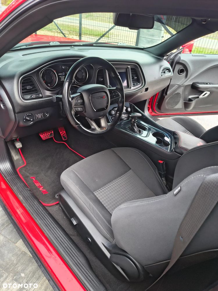 Dodge Challenger - 27