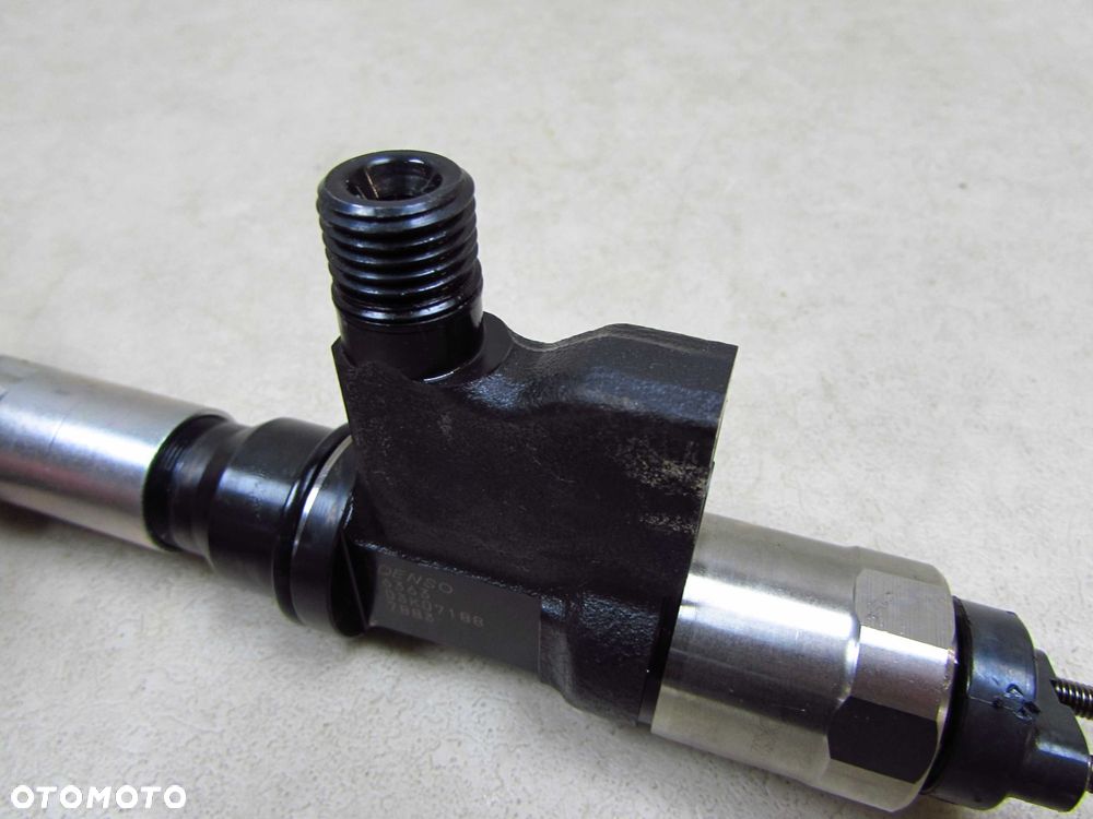 ISUZU NPR NQR NKR 5.2 D 4HK1 WTRYSK WTRYSKIWACZ PALIWA DENSO 6363 - 5