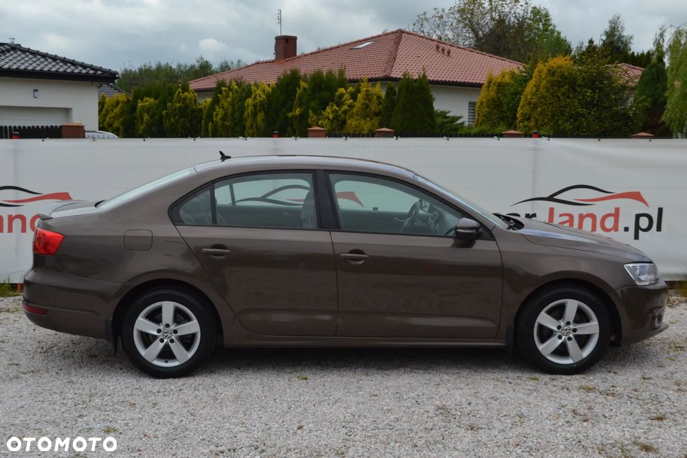 Volkswagen Jetta - 16