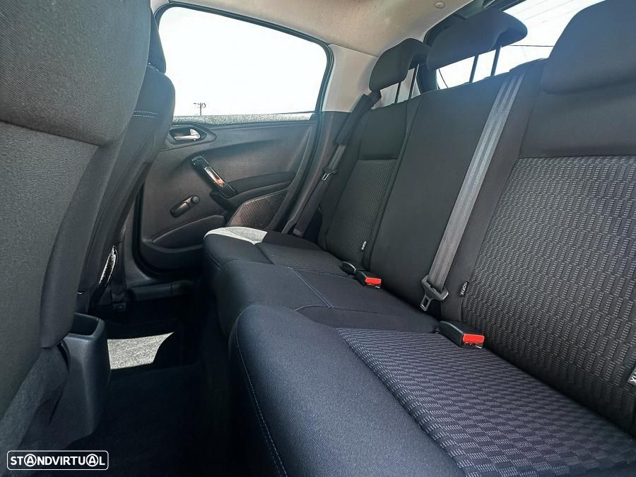 Peugeot 208 1.2 PureTech Style - 17