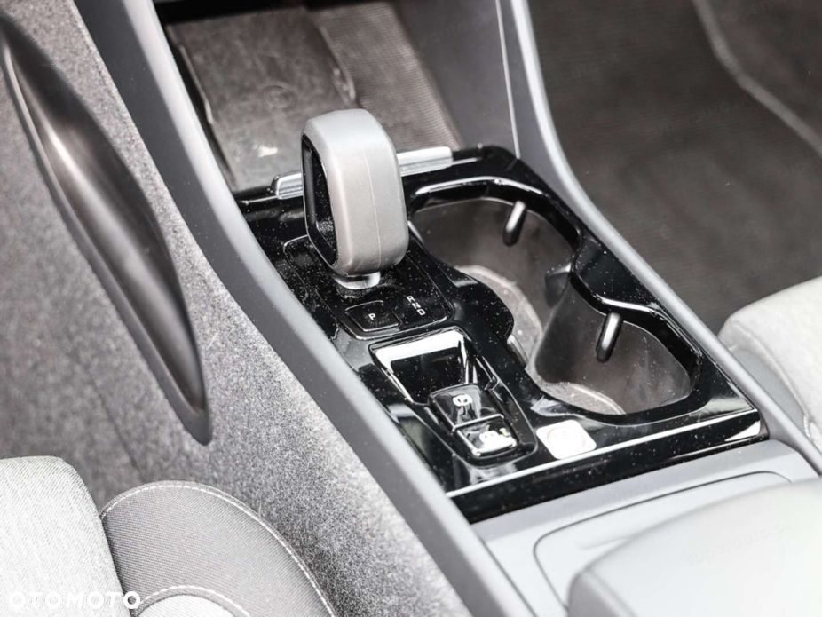 Volvo XC 40 B3 Plus Dark - 11