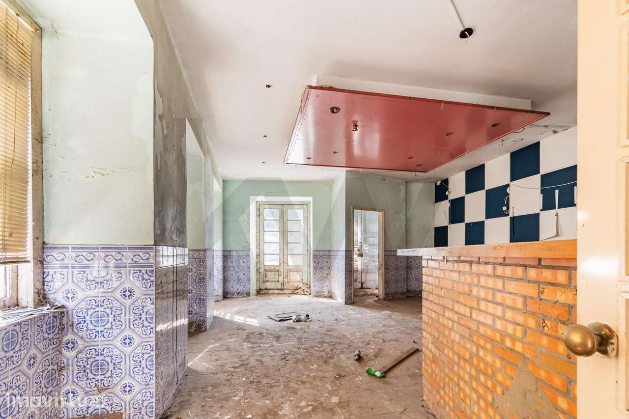 VENDE - PRÉDIOS NA BAIXA DA CIDADE DE ÁGUEDA - OPORTUNIDADE ÚNICA - - Grande imagem: 4/49