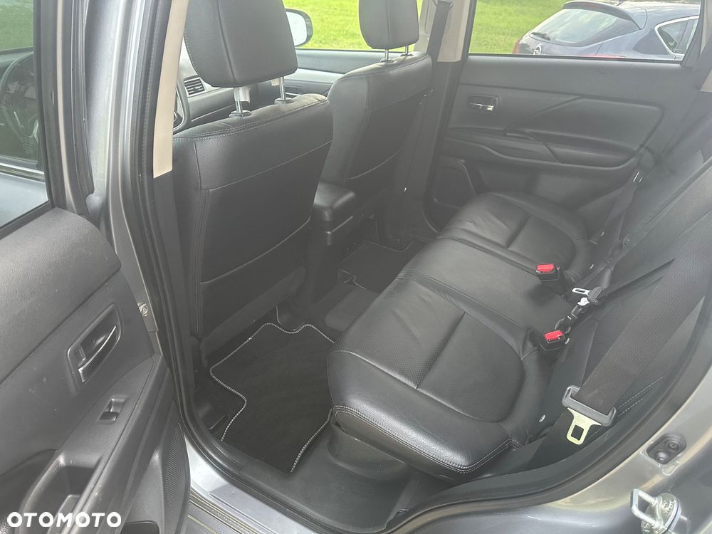Mitsubishi Outlander Instyle NAVI + - 13