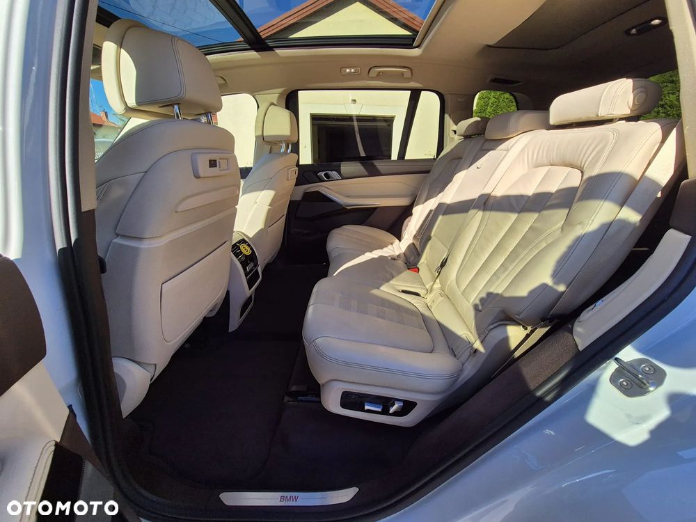 BMW X7 xDrive40i - 11