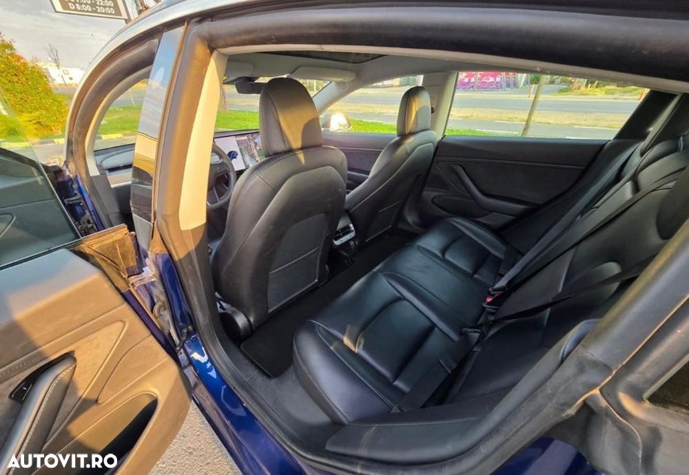 Tesla Model 3 - 3