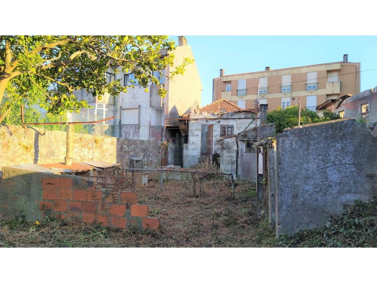 Terreno com 2 frentes, junto ao Hospital de S. João - Grande imagem: 3/6