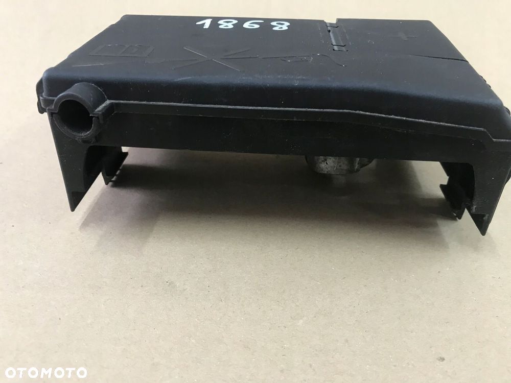 KLEMA SKRZYNKA BEZPIECZNIKÓW NA AKUMULATOR MERIVA II B 13354391 - 5