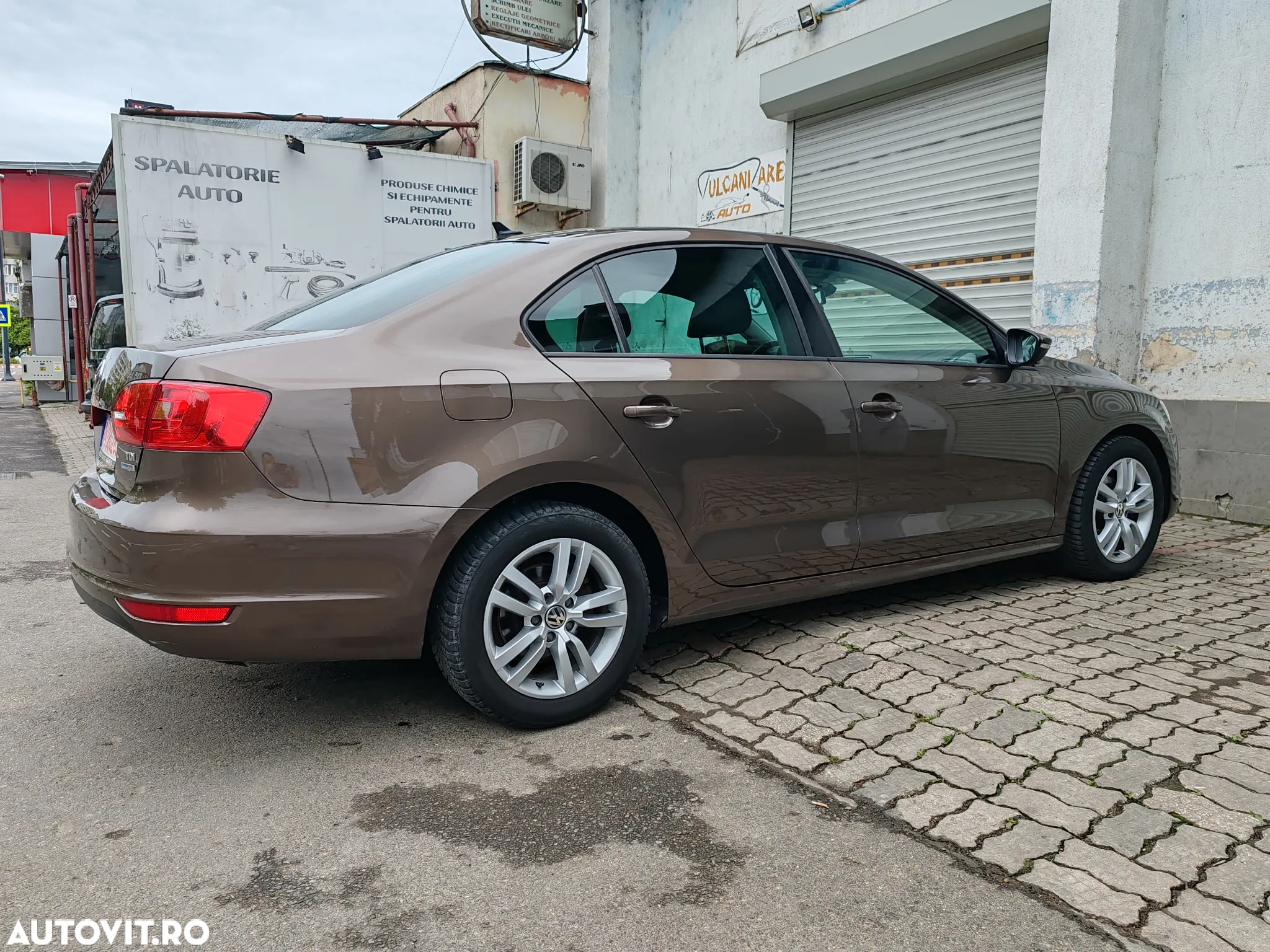 Volkswagen Jetta 1.6 TDI Blue Motion Technology Comfortline - 4