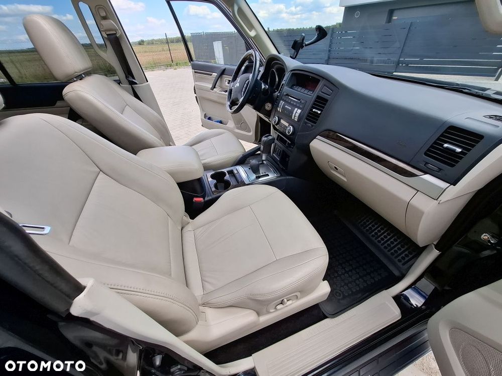Mitsubishi Pajero - 30
