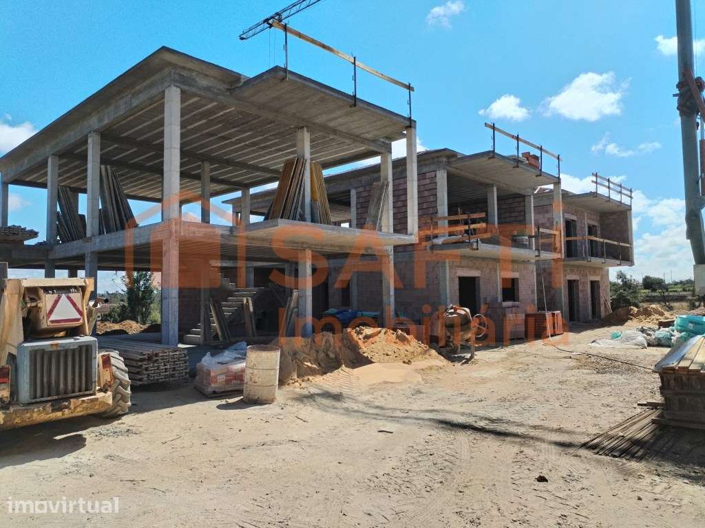 Moradia Geminada T3+1 Nova | Espaço Exterior e Garagem - Grande imagem: 2/10