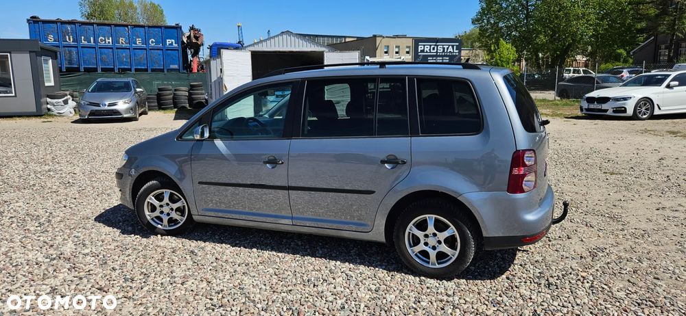 Volkswagen Touran - 10