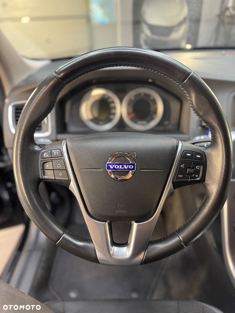 Volvo V60 D4 Momentum - 19