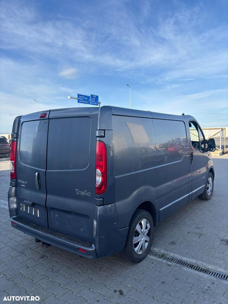Dezmembram Renault Trafic 2.0 diesel din 2012 - 3