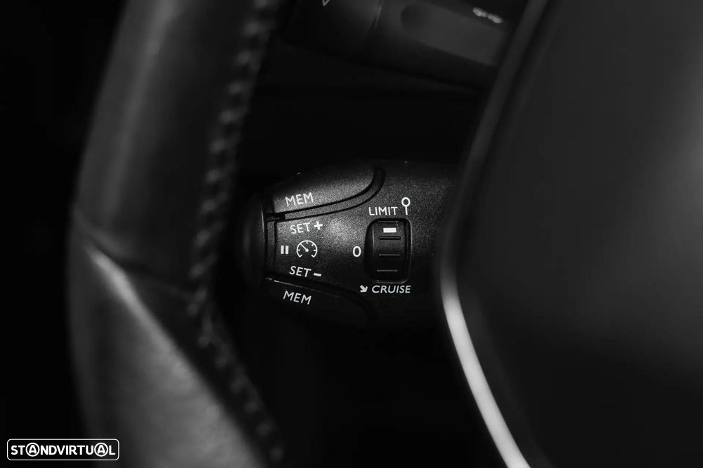 Peugeot e-208 50 kWh Allure - 31