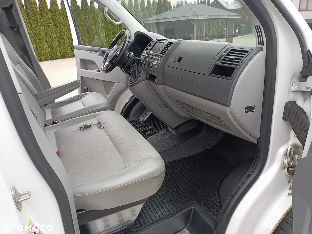 Volkswagen Caravelle - 15