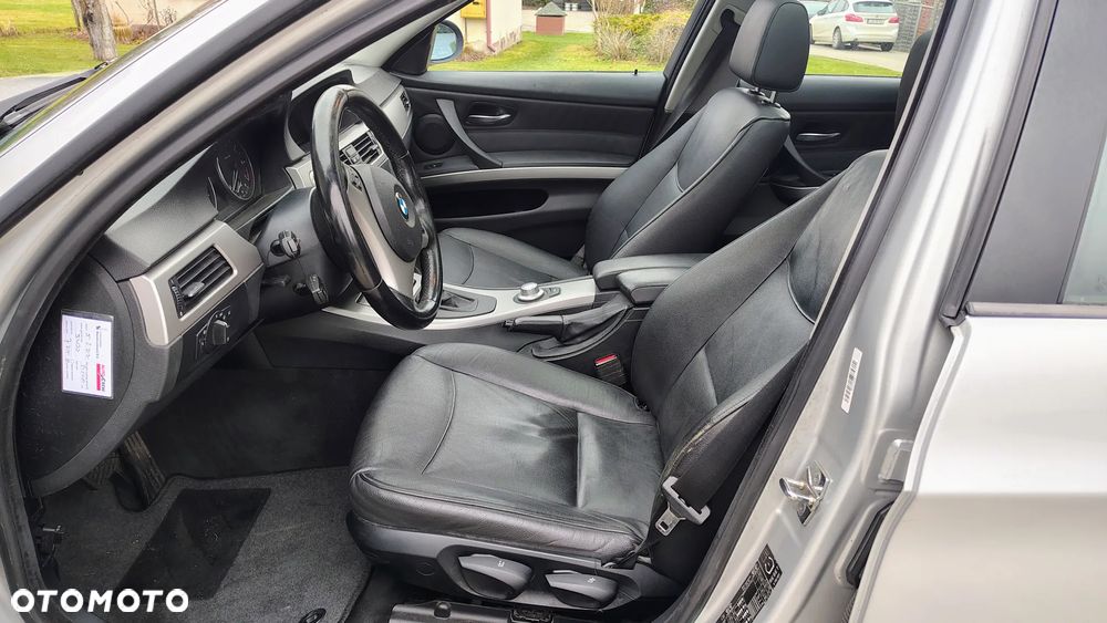 BMW Seria 3 320i - 11