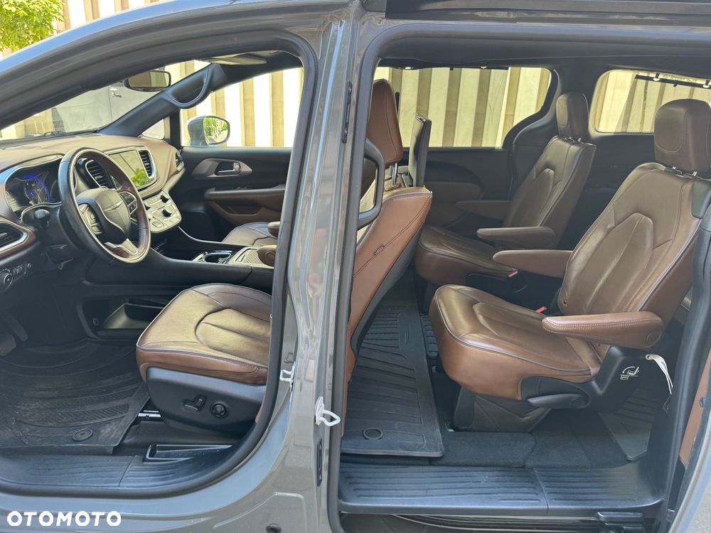 Chrysler Pacifica - 29
