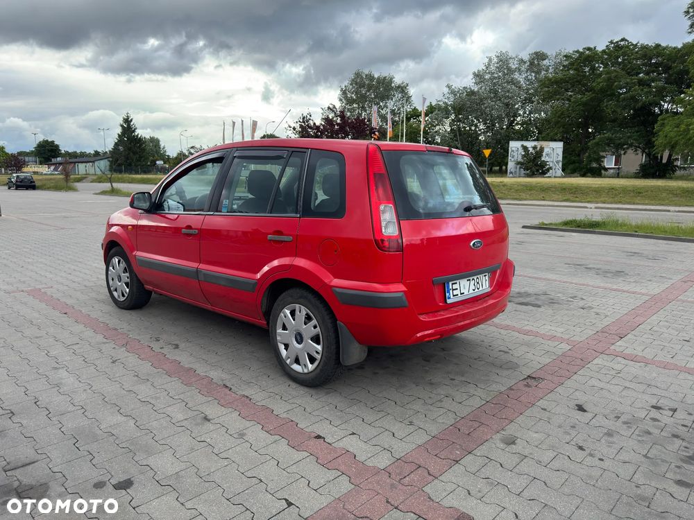 Ford Fusion - 4