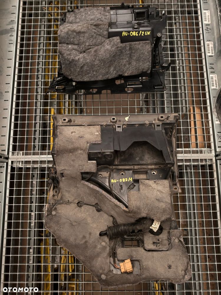 VOLKSWAGEN PORSCHE AUDI SKODA SEAT SCHOWEK PASAŻERA, ŚRODKOWY, KIEROWCY. - 31