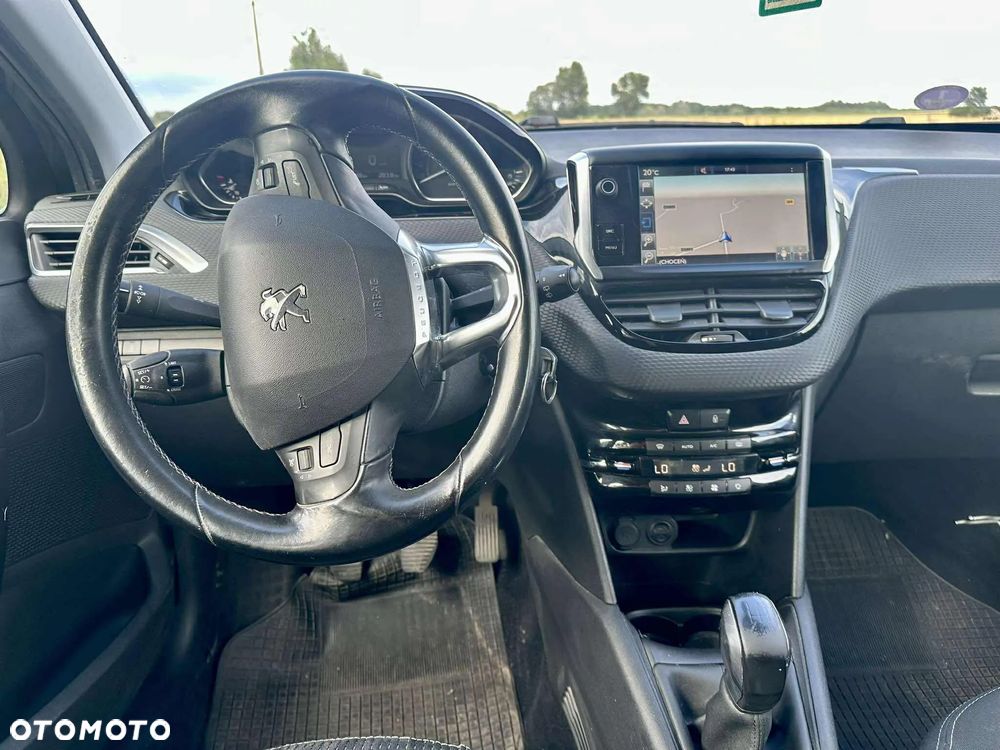 Peugeot 208 1.2 PureTech Allure - 6