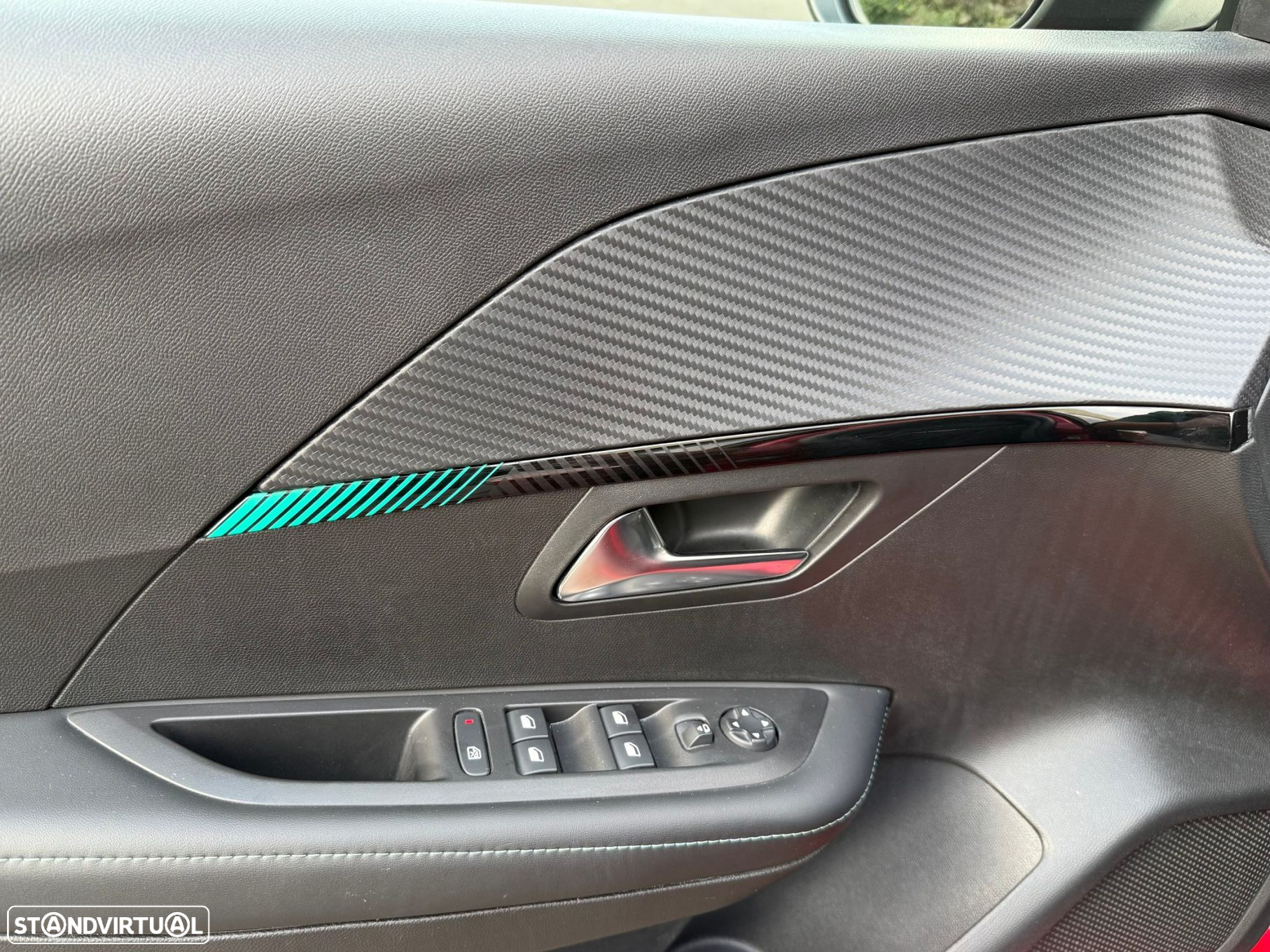 Peugeot 208 PureTech 100 EAT8 Allure - 11