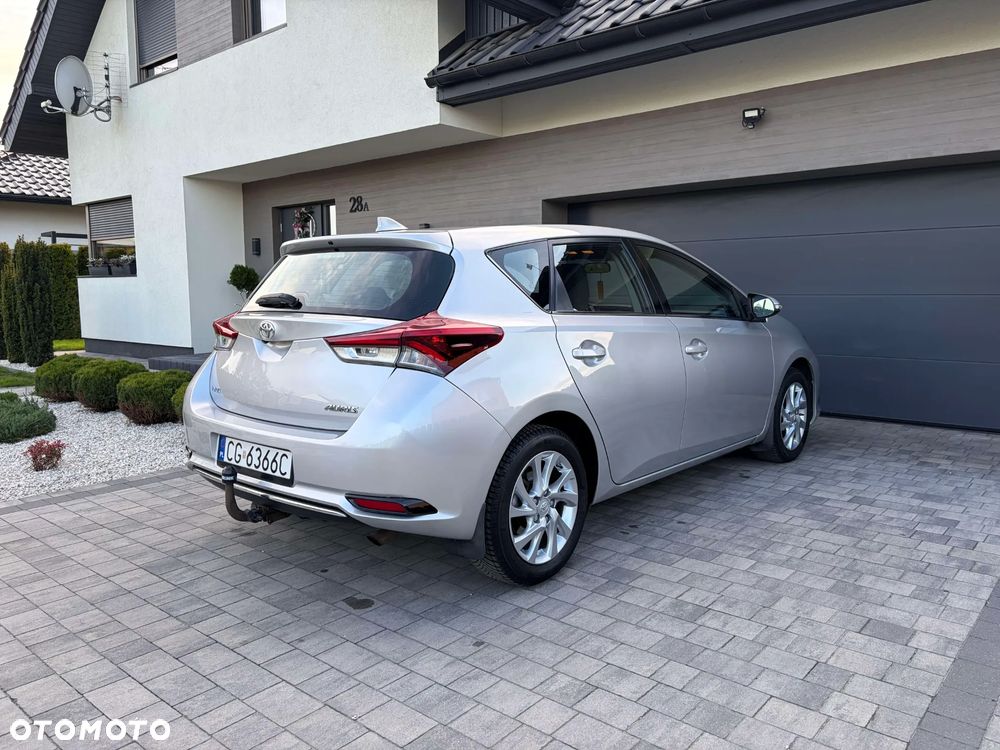 Toyota Auris 1.6 Premium - 2