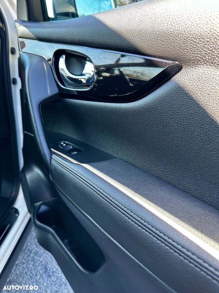 Nissan Qashqai 1.6 DCI Xtronic TEKNA - 11