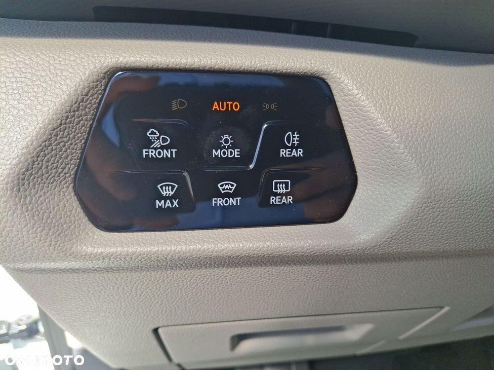 Volkswagen Multivan - 32