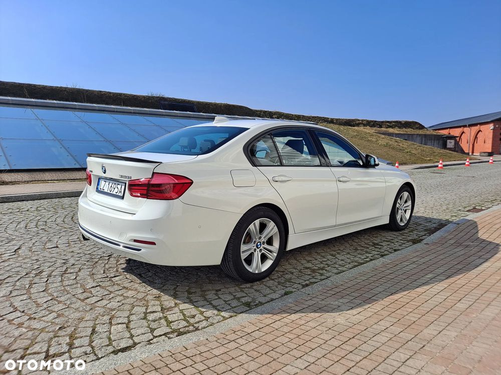 BMW Seria 3 328i xDrive Sport Line - 17