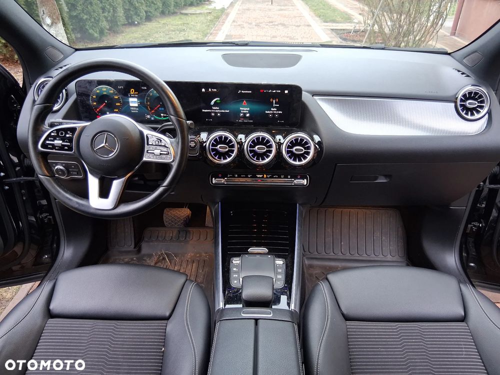 Mercedes-Benz GLA - 21