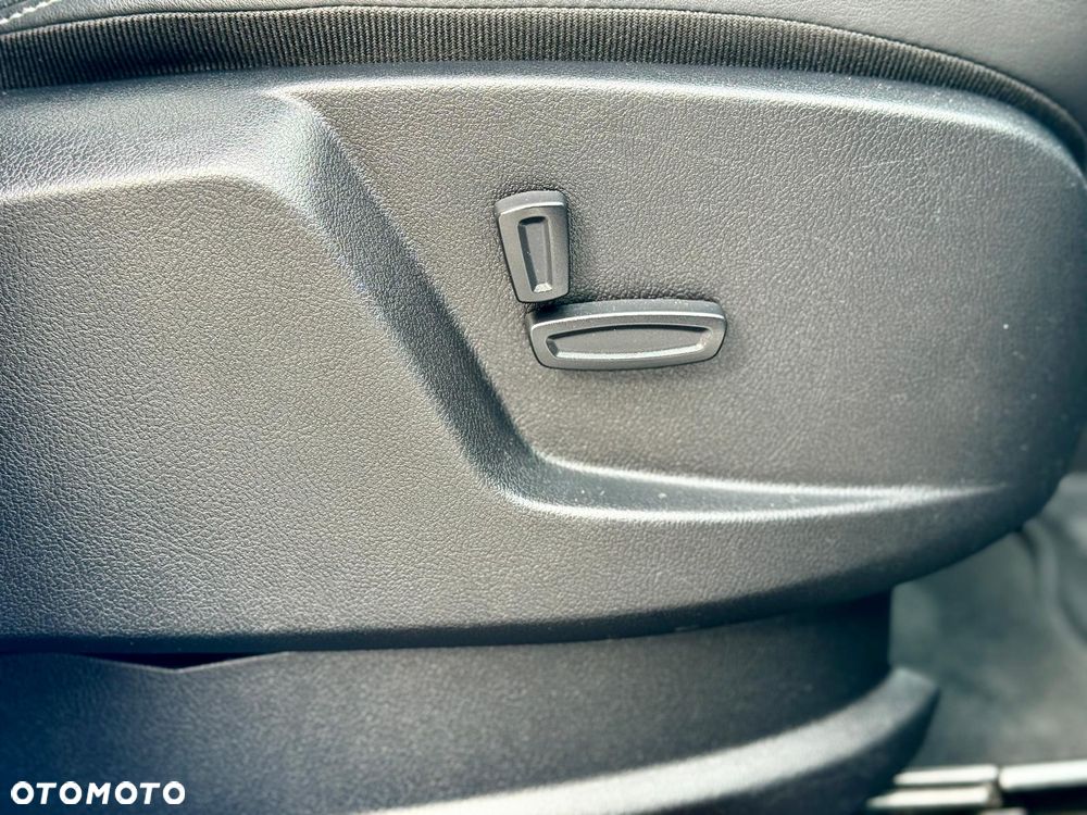 Ford S-Max 2.0 TDCi DPF Titanium X - 37