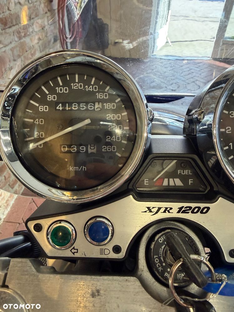 Yamaha XJR - 4
