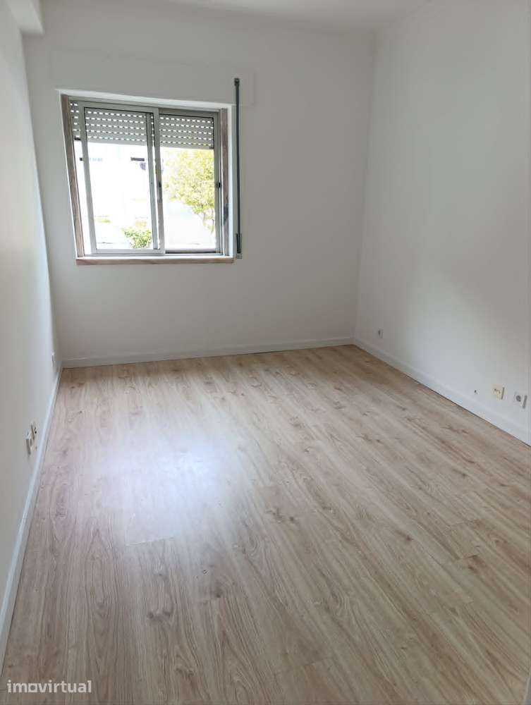 Apartamento T2 com acesso a jardim - Grande imagem: 2/14