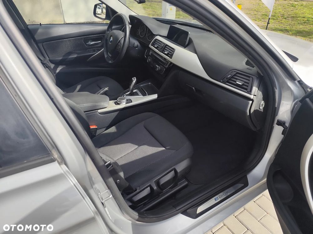 BMW Seria 3 330i Sport Line - 6