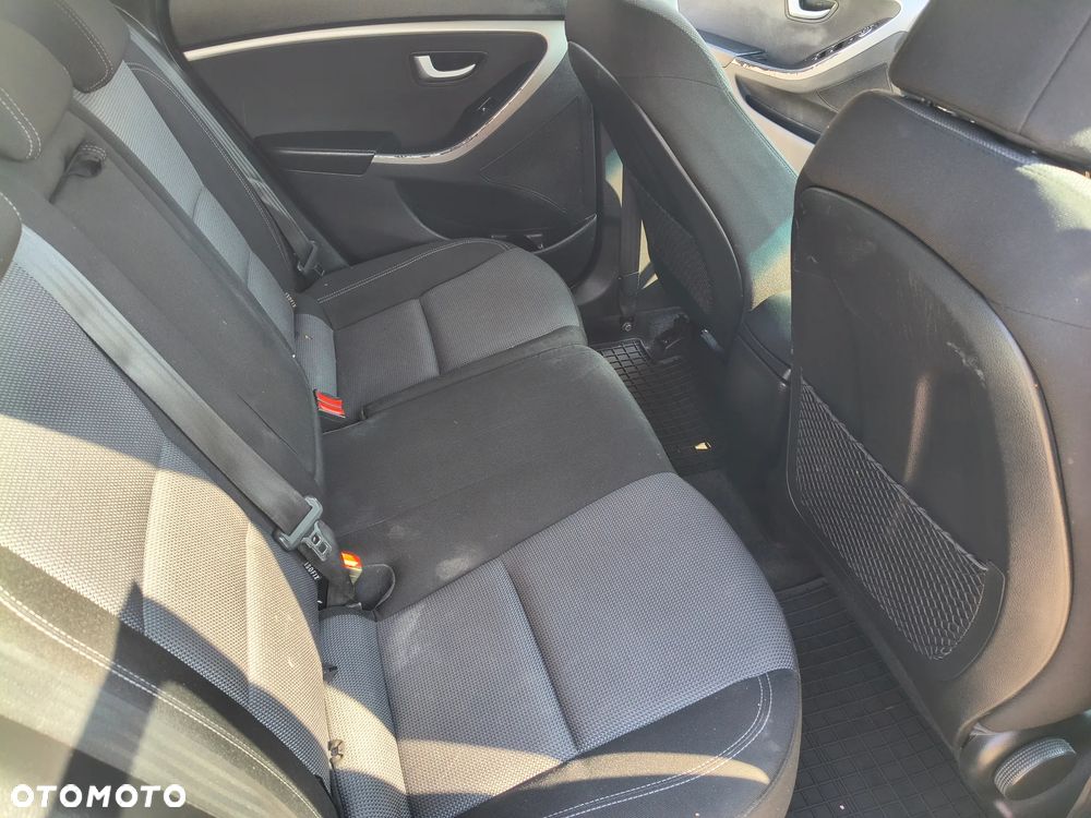 Hyundai i30 1.6 CRDi Comfort EU5 - 12