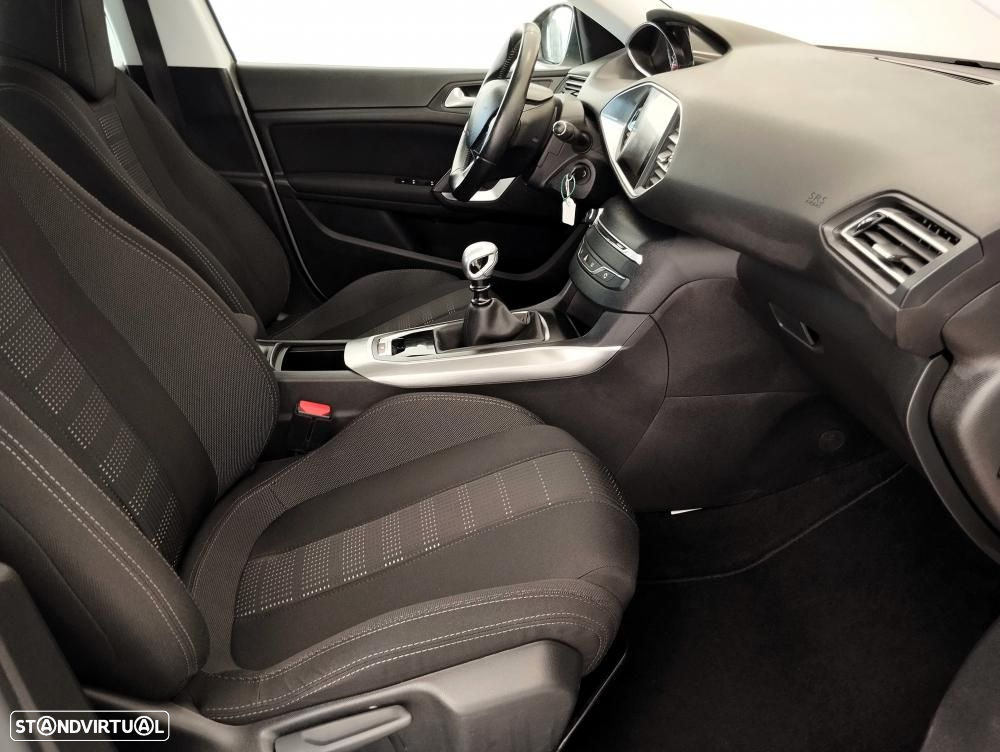 Peugeot 308 1.2 PureTech Allure - 45