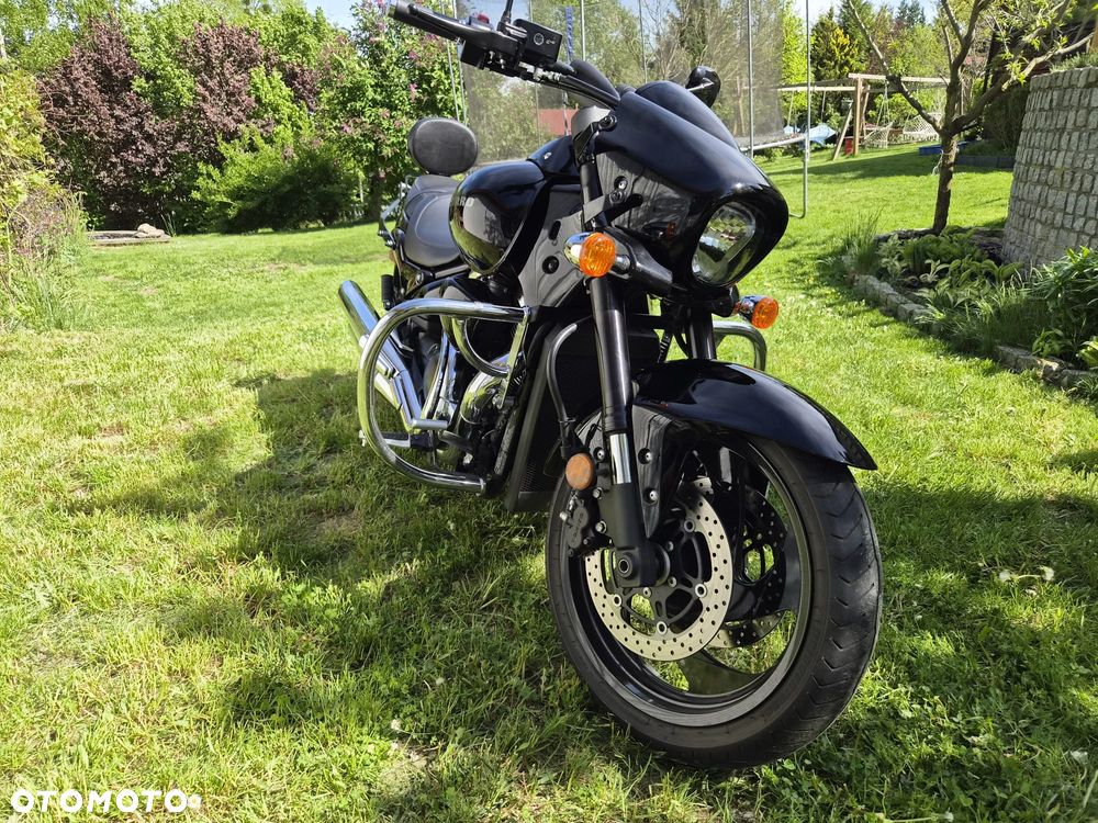 Suzuki Intruder - 13