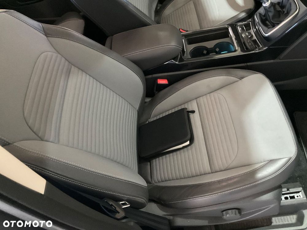 Ford Kuga 2.0 TDCi 4x4 Titanium - 12