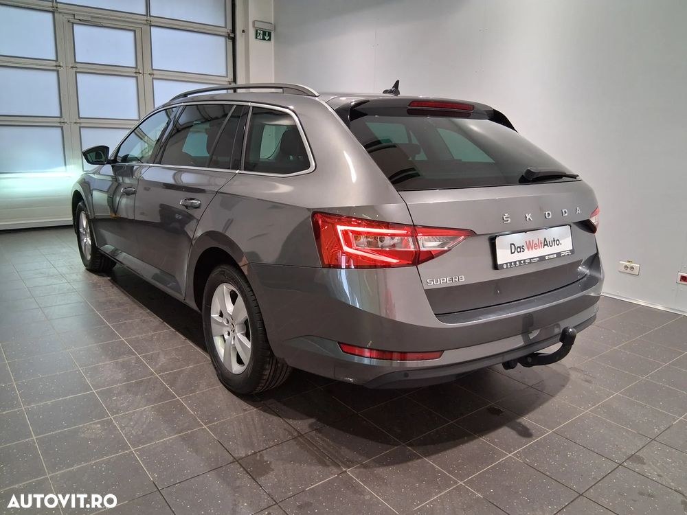 Skoda Superb 2.0 TDI DSG Ambition - 9