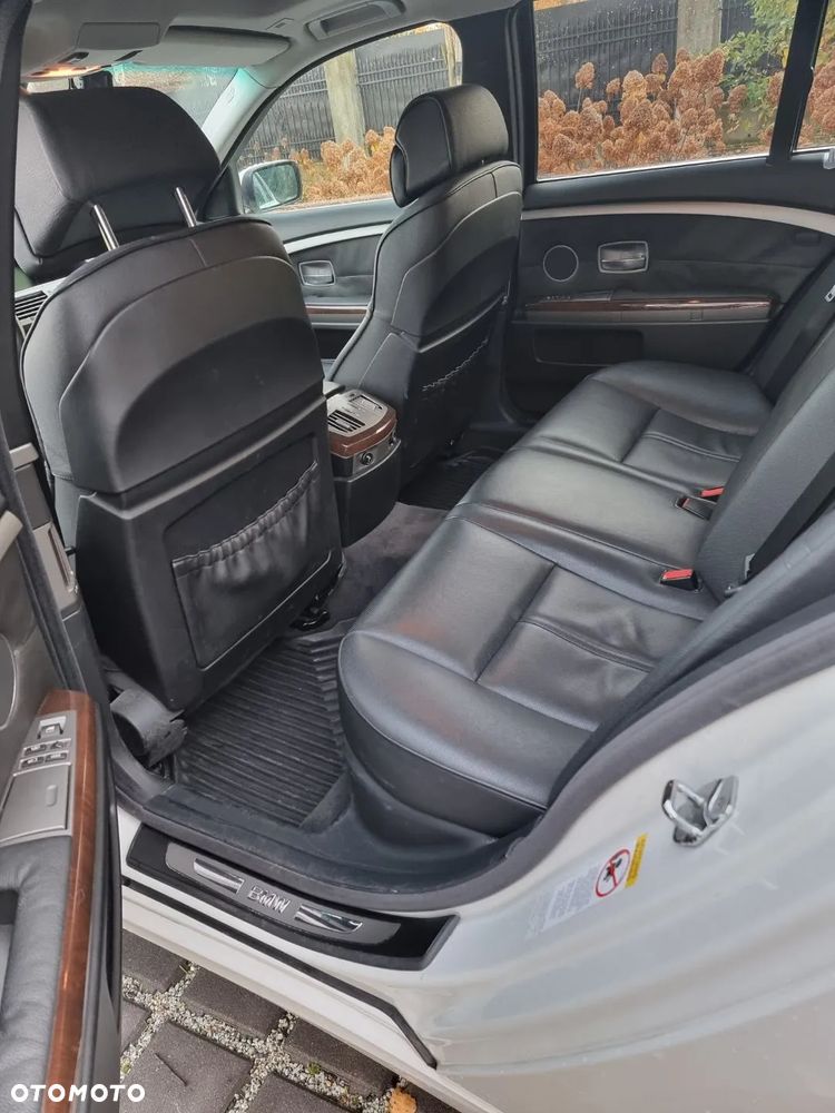 BMW Seria 7 740i - 8