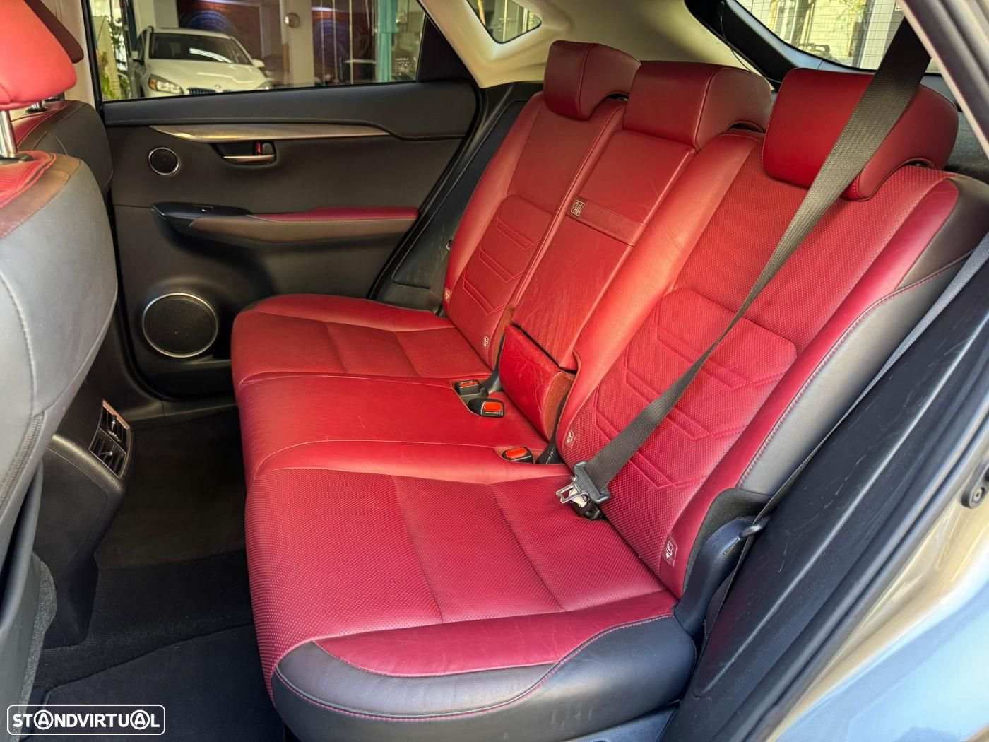 Lexus NX 300h Executive+ - 28