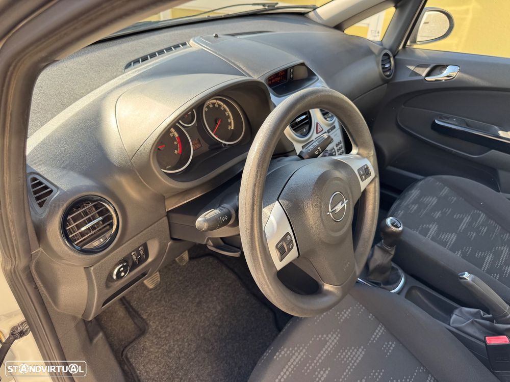 Opel Corsa 1.2 Cosmo - 37